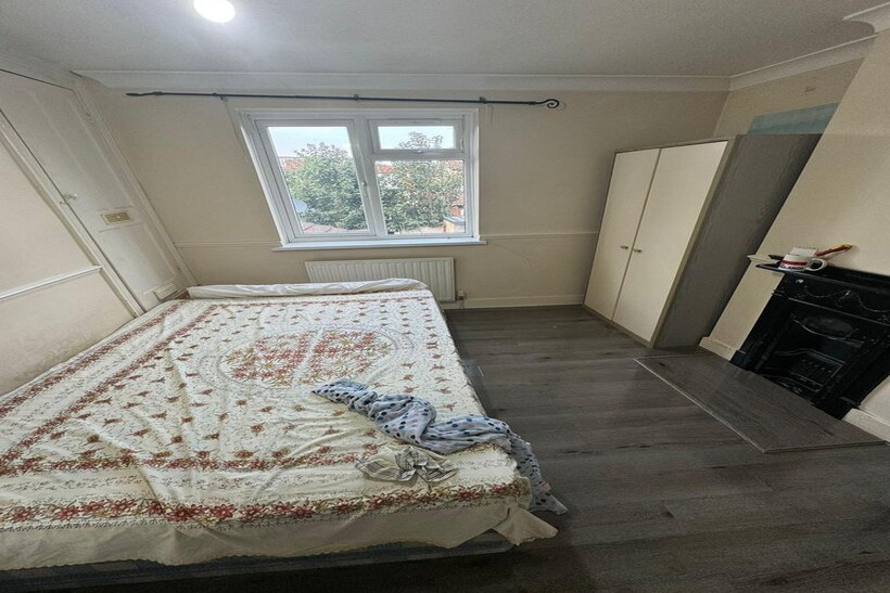 Devon Road, Barking IG11 2 bed end of terrace house to rent - £1,950 pcm (£450 pw)