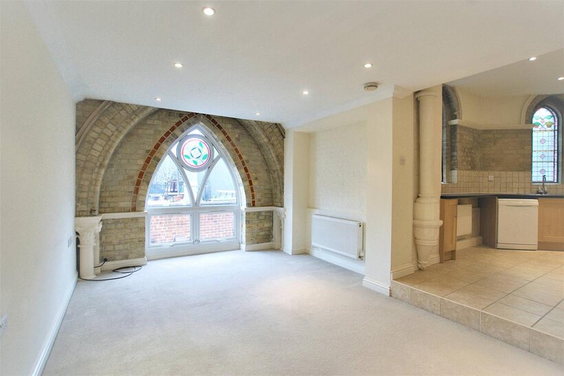 Guildford Street, Chertsey KT16 1 bed apartment to rent - £1,095 pcm (£253 pw)