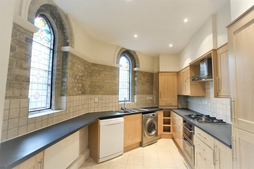 Guildford Street, Chertsey KT16 1 bed apartment to rent - £1,095 pcm (£253 pw)