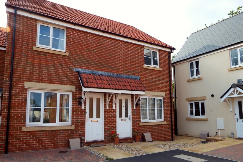 Mills Drive, Wellington TA21 2 bed semi-detached house to rent - £1,075 pcm (£248 pw)