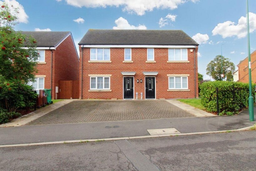 Pearce Drive, Nottingham, NG8 3GX 1 bed semi-detached house to rent - £600 pcm (£138 pw)