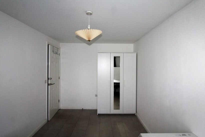 Pearce Drive, Nottingham, NG8 3GX 1 bed semi-detached house to rent - £600 pcm (£138 pw)