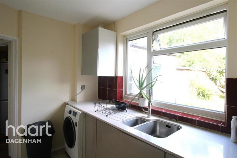 Fitzstephen Road Dagenham 3 bed end of terrace house to rent - £2,100 pcm (£485 pw)
