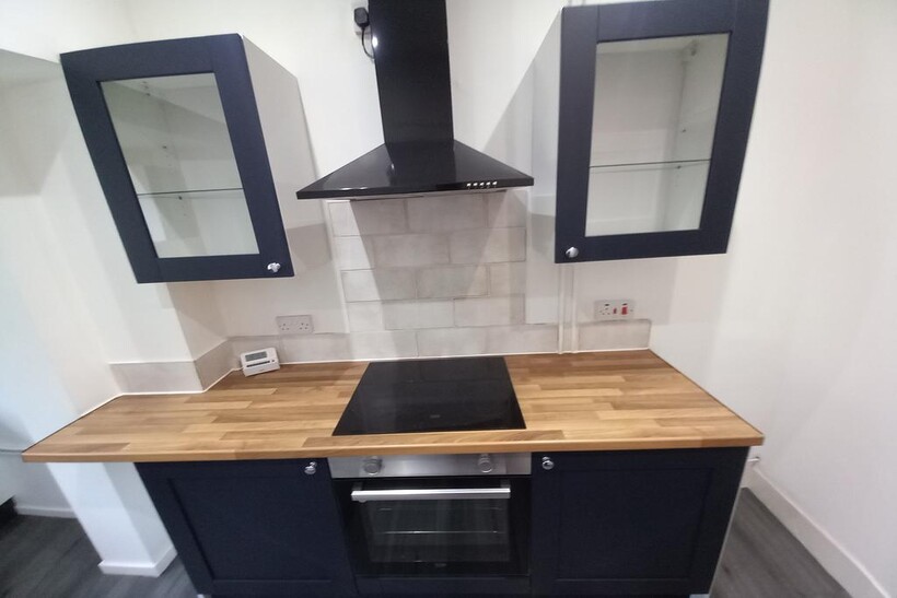 Hartshill Road, Stoke-on-Trent ST4 3 bed terraced house to rent - £850 pcm (£196 pw)