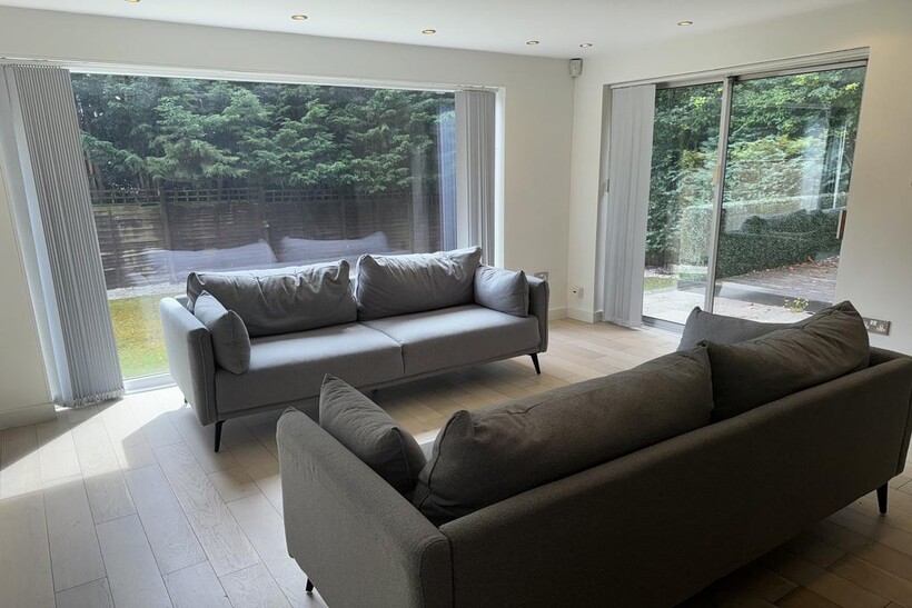33 Grove Lane, Wolverhampton, WV6 8NJ 3 bed detached house to rent - £2,950 pcm (£681 pw)