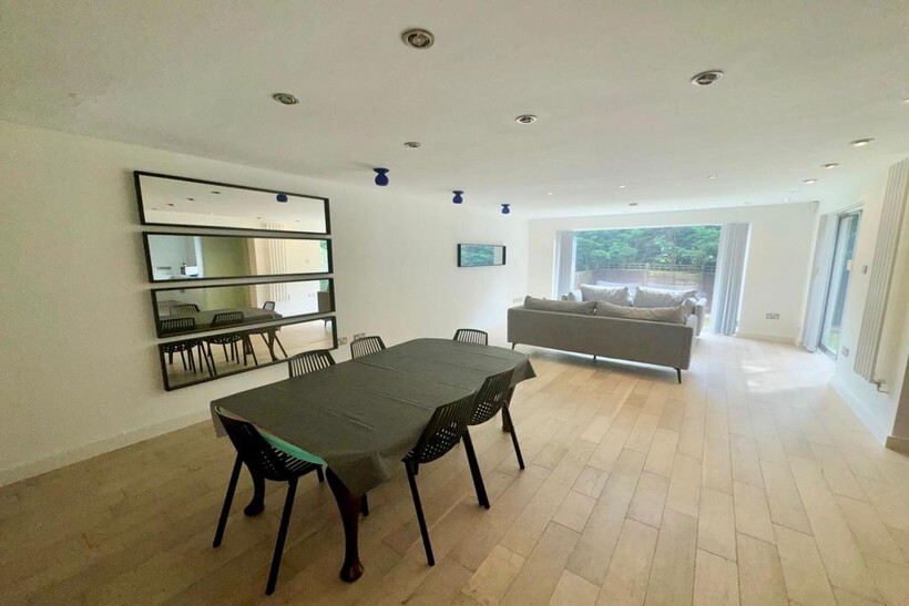 33 Grove Lane, Wolverhampton, WV6 8NJ 3 bed detached house to rent - £2,950 pcm (£681 pw)