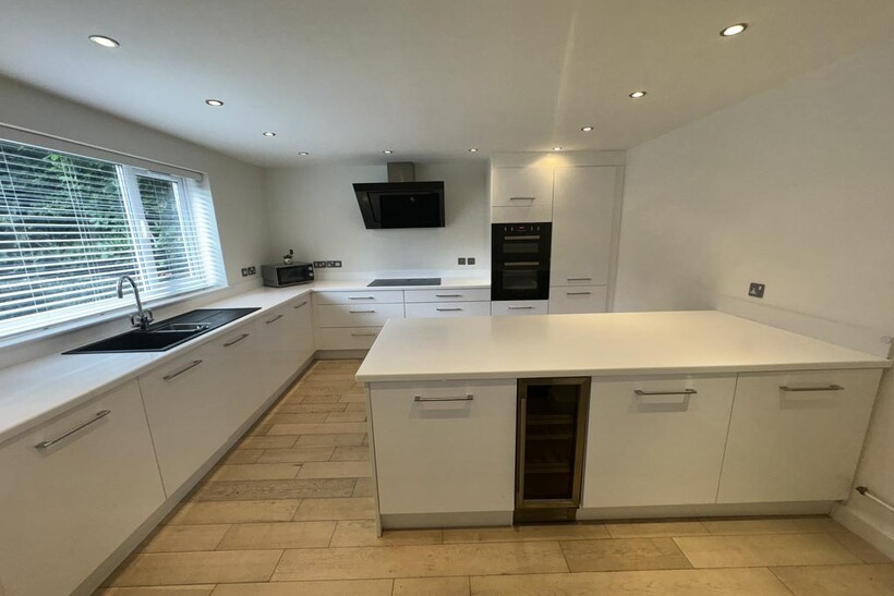 33 Grove Lane, Wolverhampton, WV6 8NJ 3 bed detached house to rent - £2,950 pcm (£681 pw)