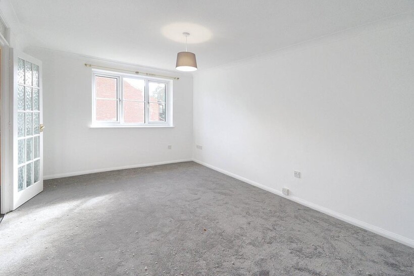 Walton Park, Walton-on-Thames KT12 1 bed maisonette to rent - £1,150 pcm (£265 pw)