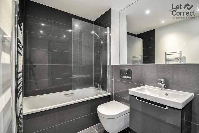 Chertsey KT16 1 bed apartment to rent - £1,350 pcm (£312 pw)