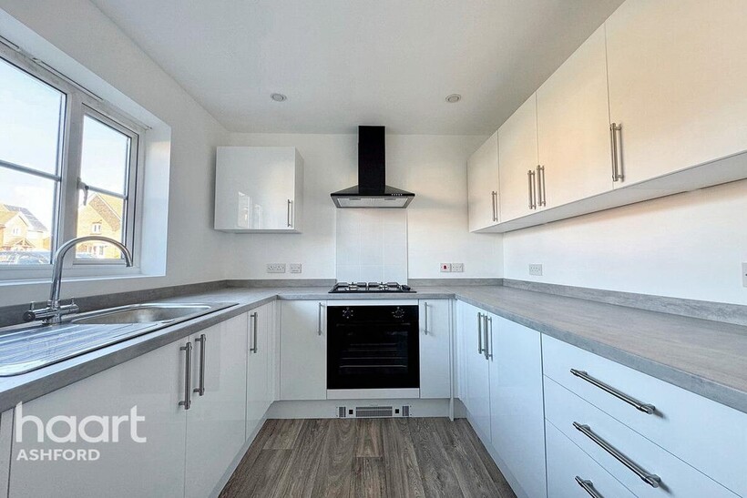 Guernsey Way, Ashford 3 bed terraced house to rent - £1,450 pcm (£335 pw)