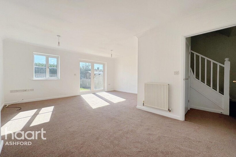 Guernsey Way, Ashford 3 bed terraced house to rent - £1,450 pcm (£335 pw)