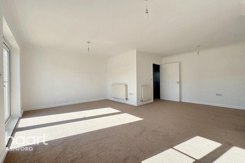Guernsey Way, Ashford 3 bed terraced house to rent - £1,450 pcm (£335 pw)
