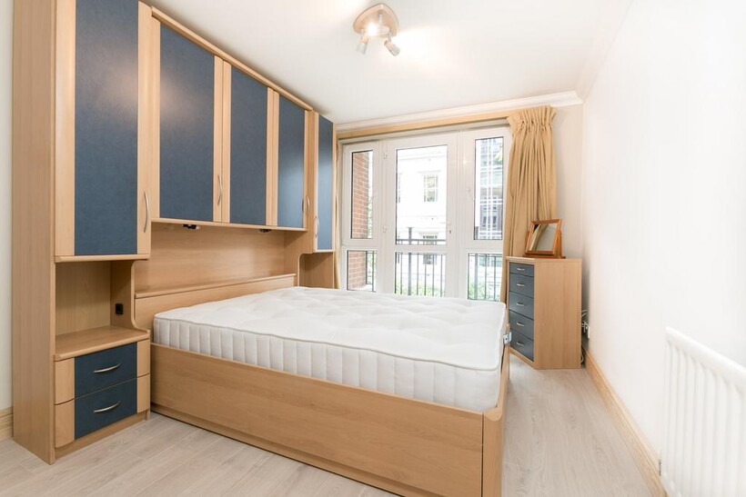 Little Britain, London EC1A 1 bed apartment to rent - £2,492 pcm (£575 pw)