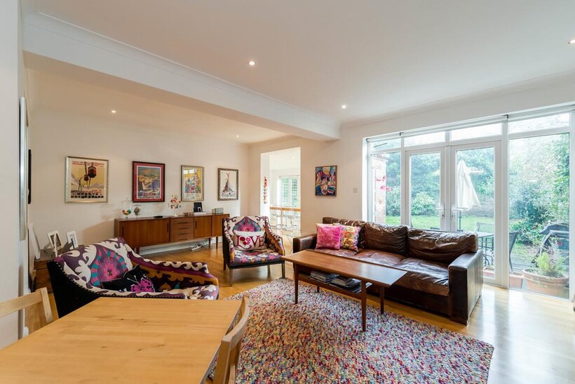 Boundary Road, London NW8 6 bed semi-detached house to rent - £11,483 pcm (£2,650 pw)