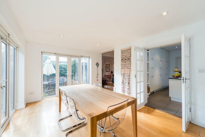 Boundary Road, London NW8 6 bed semi-detached house to rent - £11,483 pcm (£2,650 pw)