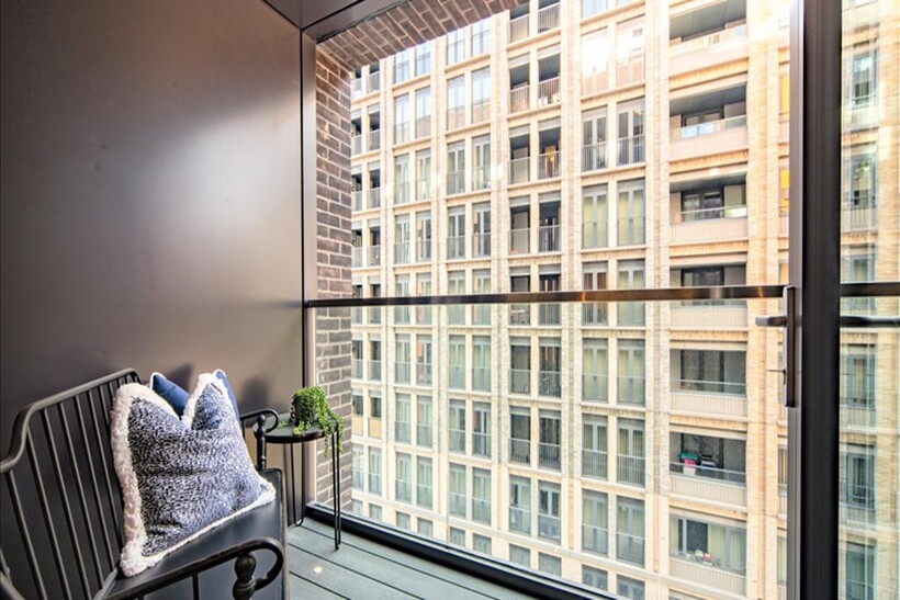 The residence, 6-8 Charles Clowes... 2 bed apartment to rent - £4,635 pcm (£1,070 pw)