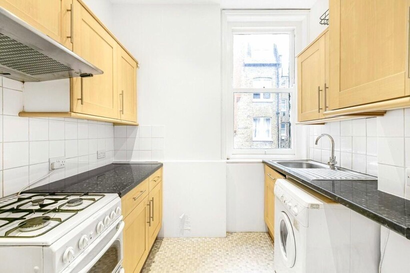 Albert Palace Mansions, Lurline... 1 bed apartment to rent - £2,250 pcm (£519 pw)