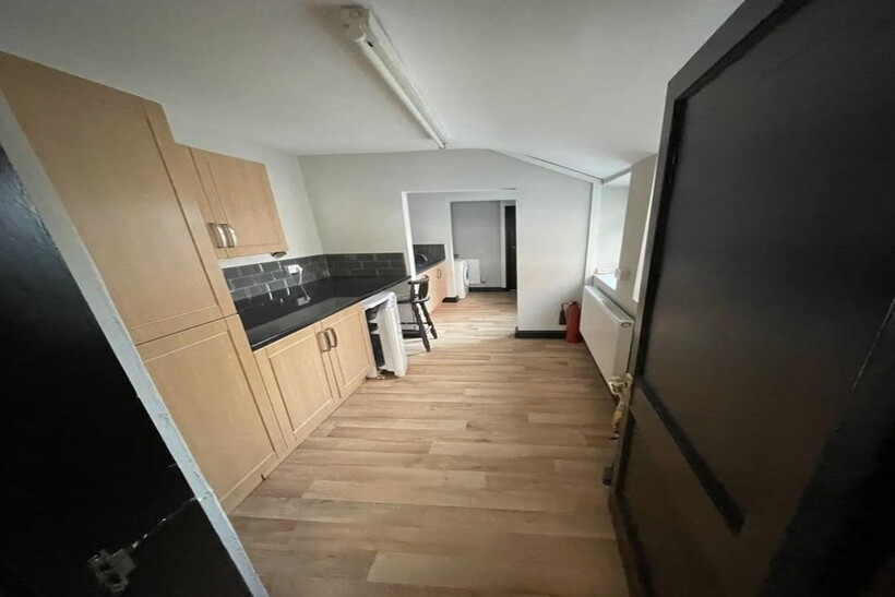 Lonsdale Street, Stoke-on-Trent ST4 4DP Property to rent - £800 pcm (£185 pw)