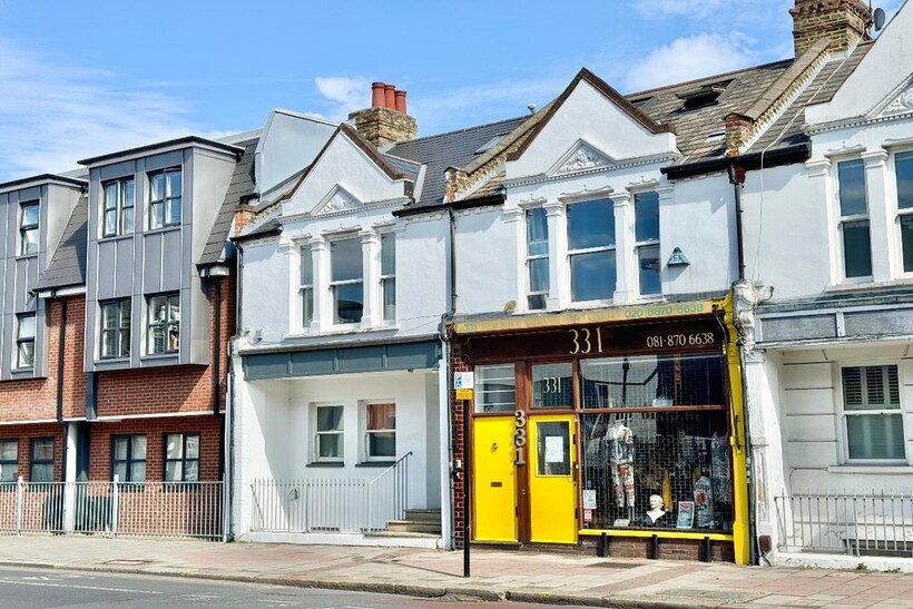 Garratt Lane, London, SW18 4DX 2 bed maisonette to rent - £2,250 pcm (£519 pw)