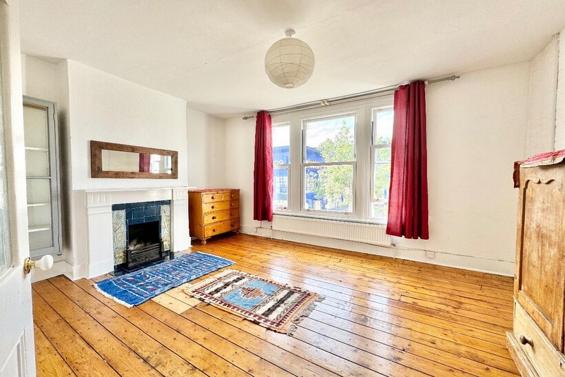 Garratt Lane, London, SW18 4DX 2 bed maisonette to rent - £2,250 pcm (£519 pw)
