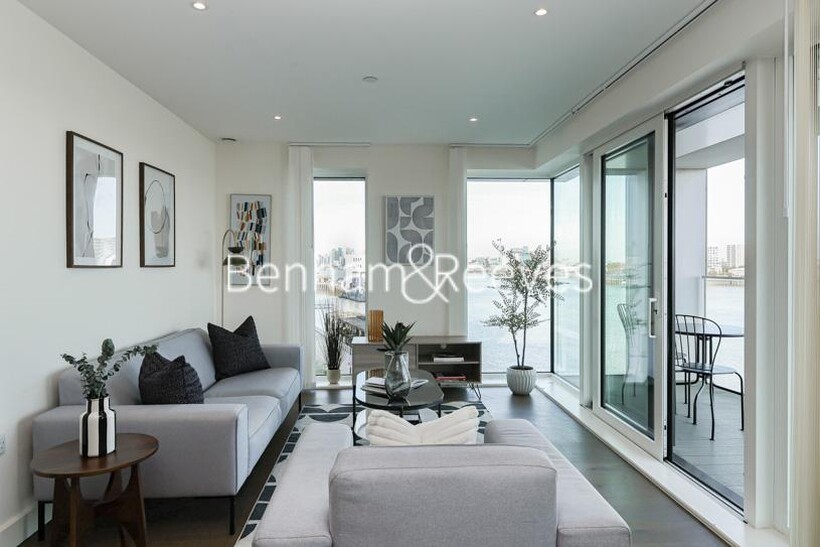 Duke Of Wellington Avenue, Royal... 2 bed apartment to rent - £2,700 pcm (£623 pw)