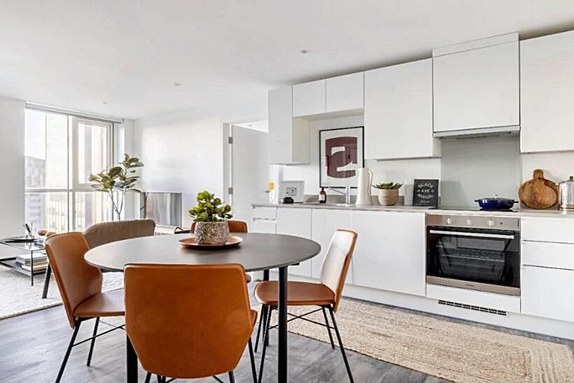The Strand L1 2 bed apartment to rent - £1,550 pcm (£358 pw)