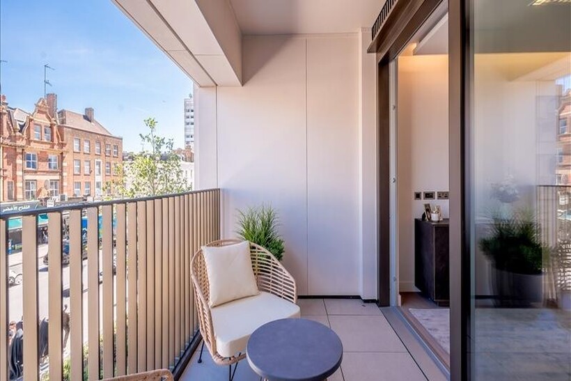 Edgware Road, London W2 2 bed property to rent - £6,864 pcm (£1,584 pw)