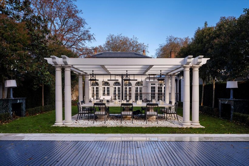 Avenue Road, St John's Wood NW8 7 bed detached house to rent - £151,667 pcm (£35,000 pw)