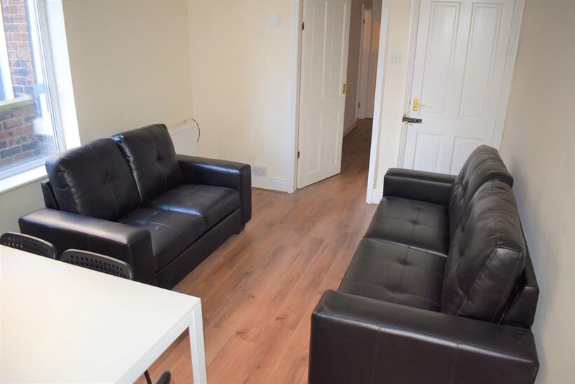 Aynsley Road, Stoke-on-Trent ST4 5 bed townhouse to rent - £1,045 pcm (£241 pw)