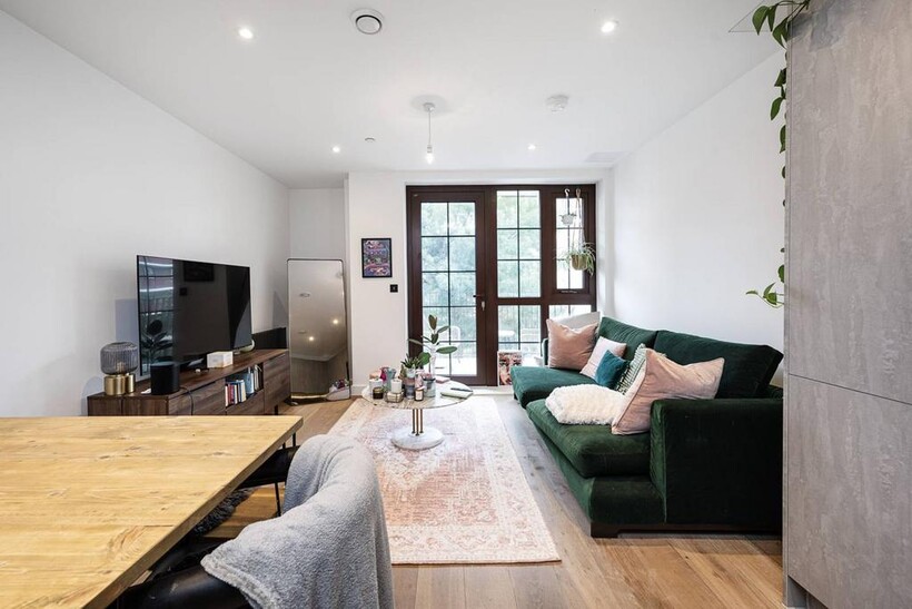 Jubilee Street, Tower Hamlets... 1 bed flat to rent - £3,250 pcm (£750 pw)