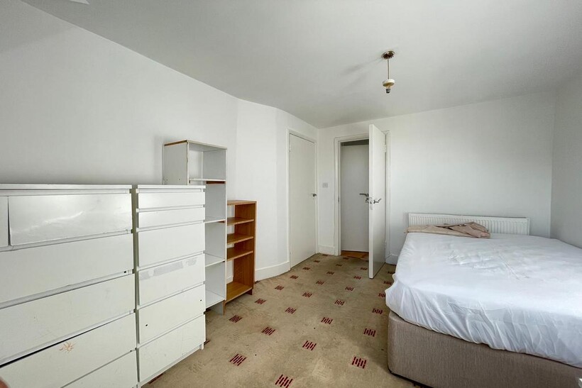 Welldon Crescent, Harrow HA1 5 bed semi-detached house to rent - £5,749 pcm (£1,327 pw)