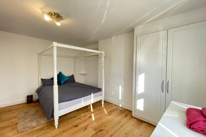 Welldon Crescent, Harrow HA1 5 bed semi-detached house to rent - £5,749 pcm (£1,327 pw)