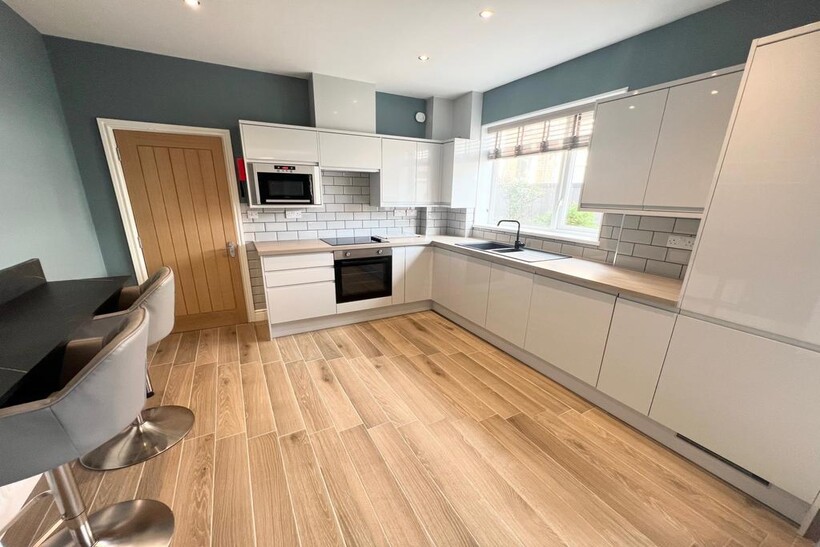 39 Derbe Road,  Lytham St. Annes, FY8 2 bed bungalow to rent - £850 pcm (£196 pw)