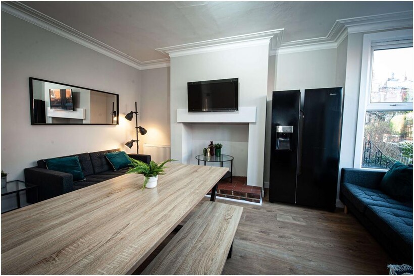 Knowle Road, Leeds LS4 5 bed house to rent - £2,730 pcm (£630 pw)