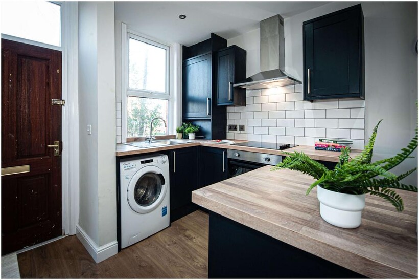 Knowle Road, Leeds LS4 5 bed house to rent - £2,730 pcm (£630 pw)