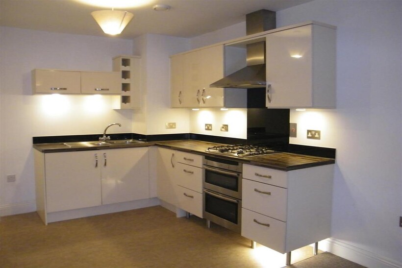 Clarence Street, Yeovil BA20 1 bed flat to rent - £700 pcm (£162 pw)