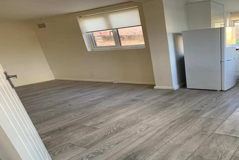 Hillborough Road, Luton LU1 5 bed detached house to rent - £2,100 pcm (£485 pw)