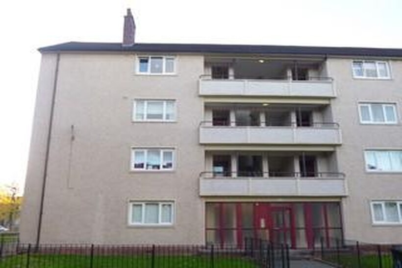 Princes Street, Rutherglen G73 3 bed flat to rent - £795 pcm (£183 pw)