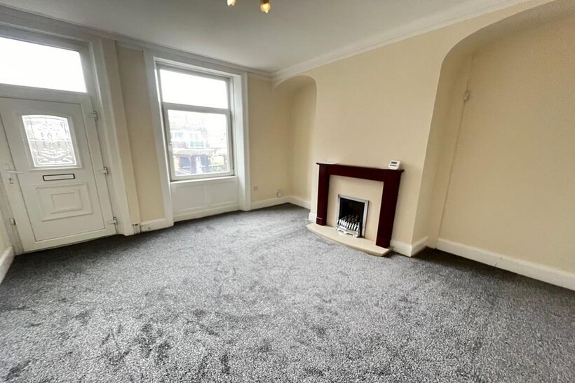 St. James Road, Halifax HX1 2 bed terraced house to rent - £725 pcm (£167 pw)