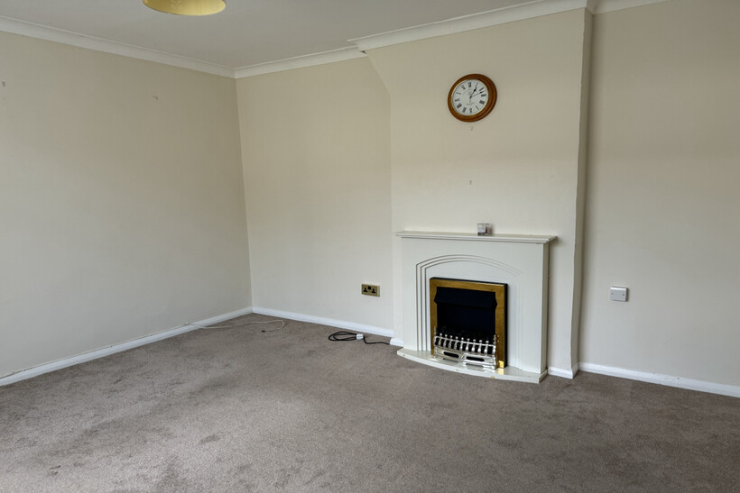 Wakehurst Path, Woking GU21 3 bed terraced house to rent - £2,000 pcm (£462 pw)