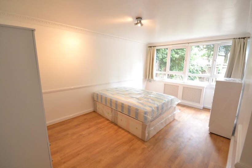 Waynflete Square, London W10 1 bed in a flat share to rent - £900 pcm (£208 pw)