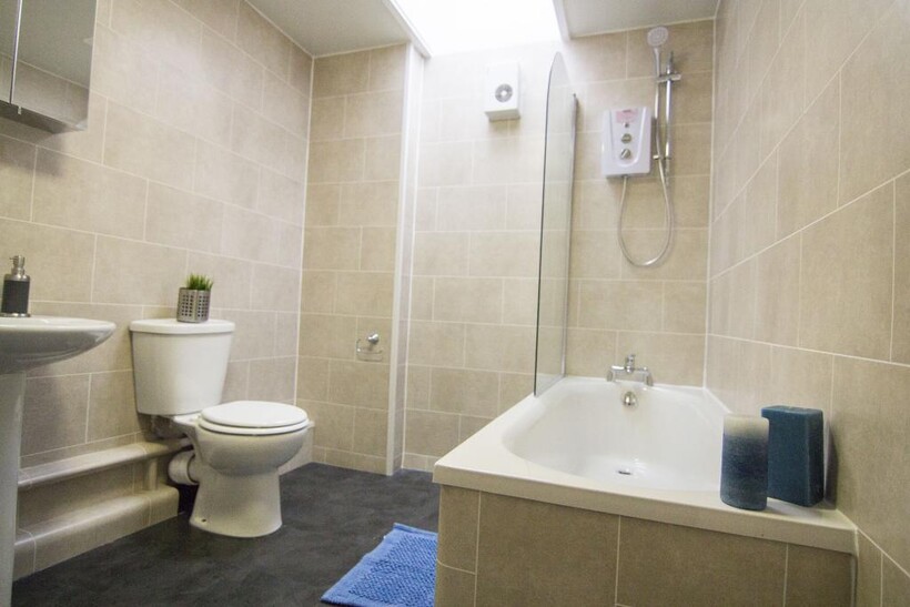 Hyde Park Road, Leeds 1 bed in a house share to rent - £581 pcm (£134 pw)