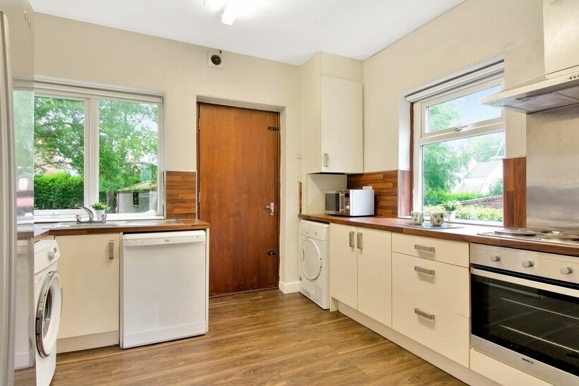 ST ANNS LANE, Leeds 7 bed house to rent - £2,730 pcm (£630 pw)