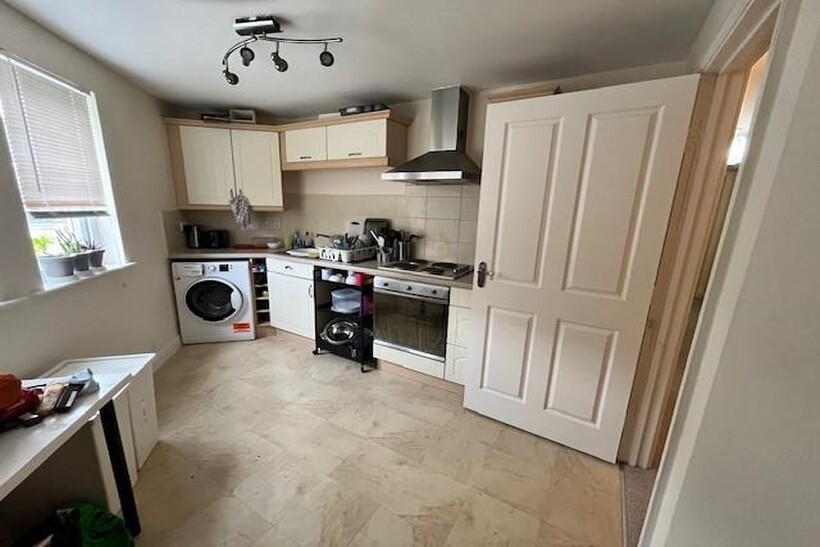 Middlefield Road, Chippenham SN14 2 bed apartment to rent - £950 pcm (£219 pw)