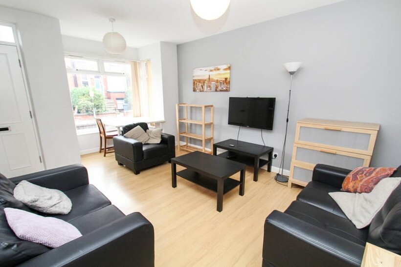 Beechwood Mount, Leeds LS4 5 bed house to rent - £2,492 pcm (£575 pw)