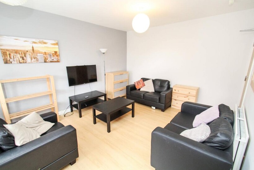 Beechwood Mount, Leeds LS4 5 bed house to rent - £2,492 pcm (£575 pw)