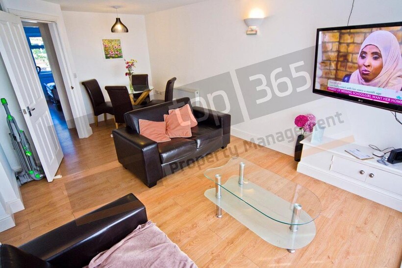 *£166pppw BILLS INCLUDED* Clumber... 3 bed flat to rent - £2,163 pcm (£499 pw)