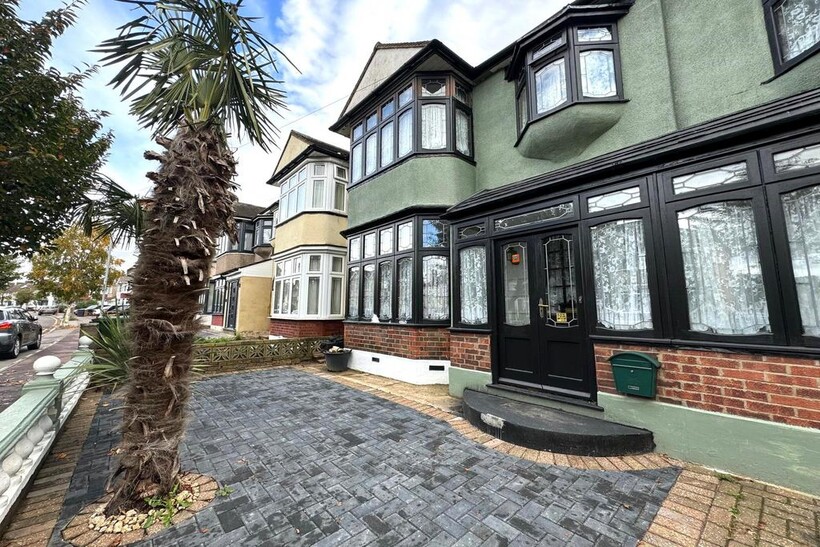 Dereham Road, Barking IG11 6 bed end of terrace house to rent - £3,300 pcm (£762 pw)