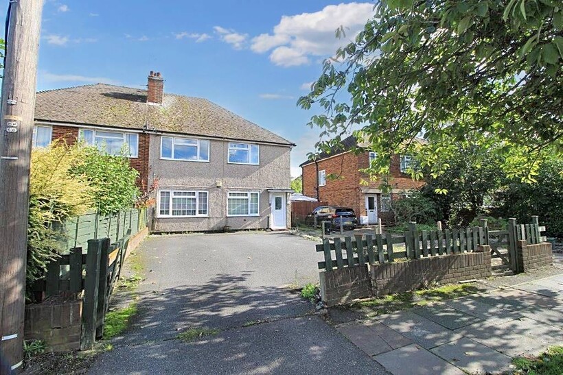 West End Road, Ruislip HA4 2 bed maisonette to rent - £1,595 pcm (£368 pw)
