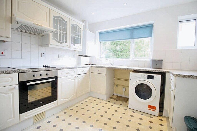 West End Road, Ruislip HA4 2 bed maisonette to rent - £1,595 pcm (£368 pw)